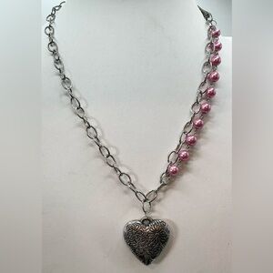 SILVER TONE VINE ETCHED HEART PINK FAUX PEARL PENDANT NECKLACE